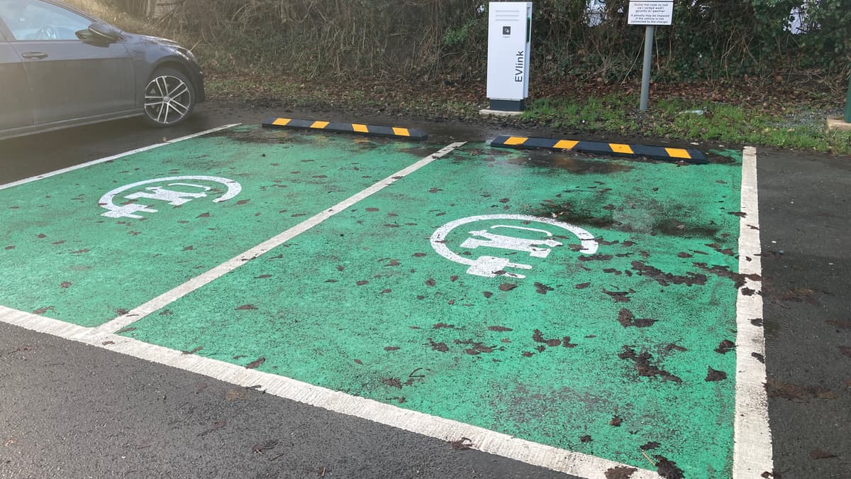 £15m ‘boost’ will increase the number of Welsh electric vehicle charging points tenbytoday.co.uk